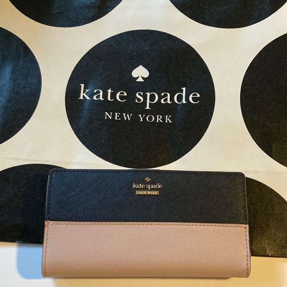 kate spade Handbags - Kate Spade Medium Bifold Compact Wallet excellent condition